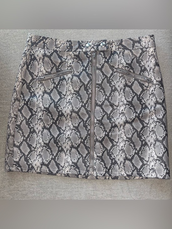 Blank NYC Dresses & Skirts - BLANKNYC Snake Print Faux Leather Mini Skirt Size 27 | Y2K Zip Front
